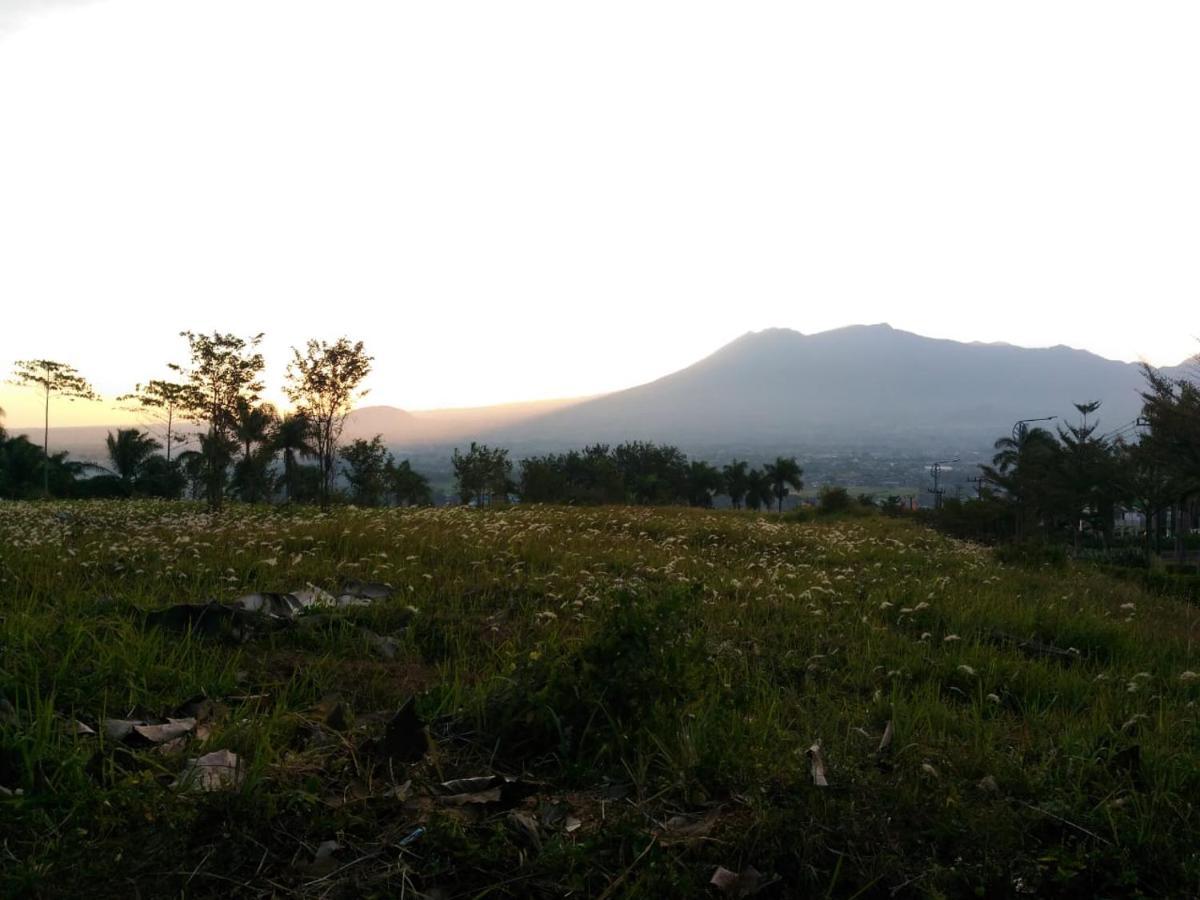Villa Malang Puncak Buring Exteriér fotografie